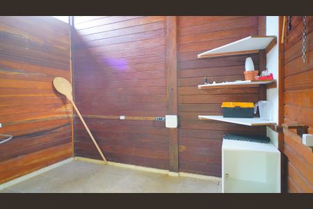 Casa de condomínio para alugar com 359m², 3 quartos e 2 vagasDepósito