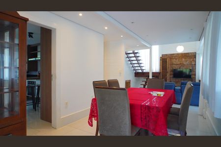 Casa de condomínio para alugar com 359m², 3 quartos e 2 vagasSala