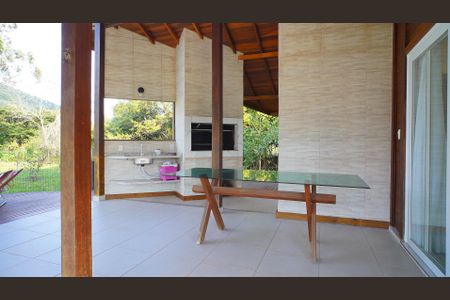 Casa de condomínio para alugar com 359m², 3 quartos e 2 vagasChurrasqueira