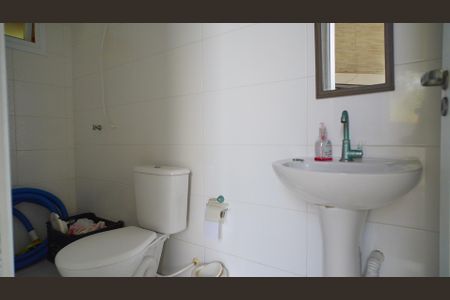 Casa de condomínio para alugar com 359m², 3 quartos e 2 vagasBanheiro de Serviço