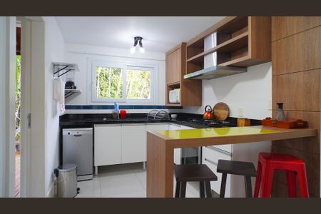 Casa de condomínio para alugar com 359m², 3 quartos e 2 vagasCozinha