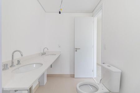 Apartamento à venda com 195m², 4 quartos e 3 vagasBanheiro da Suíte 1