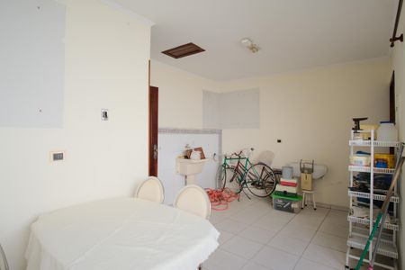 Casa à venda com 207m², 5 quartos e 1 vagaÁrea de Serviço