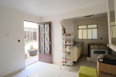 Casa à venda com 207m², 5 quartos e 1 vagaPorão