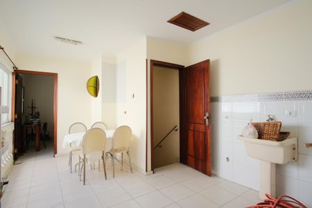 Casa à venda com 207m², 5 quartos e 1 vagaÁrea de Serviço