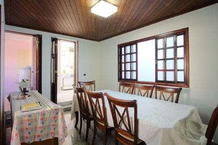 Casa à venda com 207m², 5 quartos e 1 vagaSala de Jantar