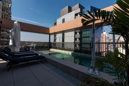 Apartamento à venda com 120m², 3 quartos e 2 vagas Apartamento à venda com 120m², 3 quartos e 2 vagasÁrea Comum - Piscina
