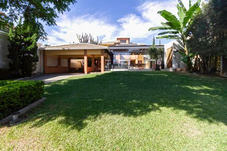 Casa à venda com 1000m², 4 quartos e 11 vagas Casa à venda com 1000m², 4 quartos e 11 vagasFachada