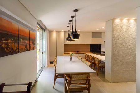 Casa à venda com 1000m², 4 quartos e 11 vagas Casa à venda com 1000m², 4 quartos e 11 vagasCozinha