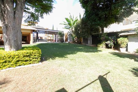 Casa à venda com 1000m², 4 quartos e 11 vagas Casa à venda com 1000m², 4 quartos e 11 vagasÁrea comum - Quintal