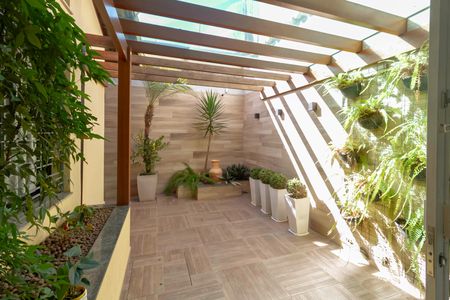 Casa à venda com 1000m², 4 quartos e 11 vagas Casa à venda com 1000m², 4 quartos e 11 vagasJardim de inverno