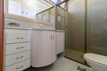 Casa à venda com 1000m², 4 quartos e 11 vagas Casa à venda com 1000m², 4 quartos e 11 vagasBanheiro da suíte 3