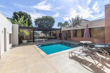 Casa à venda com 1000m², 4 quartos e 11 vagas Casa à venda com 1000m², 4 quartos e 11 vagasÁrea comum - Piscina