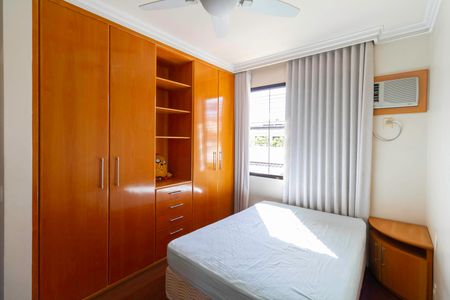 Casa à venda com 1000m², 4 quartos e 11 vagas Casa à venda com 1000m², 4 quartos e 11 vagasSuíte 4