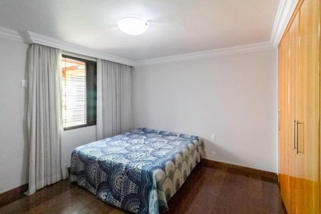 Casa à venda com 1000m², 4 quartos e 11 vagas Casa à venda com 1000m², 4 quartos e 11 vagasSuíte 1