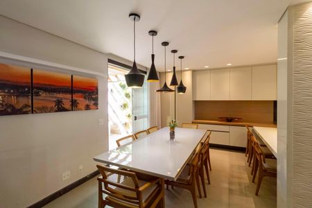 Casa à venda com 1000m², 4 quartos e 11 vagas Casa à venda com 1000m², 4 quartos e 11 vagasCozinha