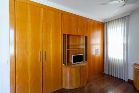 Casa à venda com 1000m², 4 quartos e 11 vagas Casa à venda com 1000m², 4 quartos e 11 vagasSuíte 3