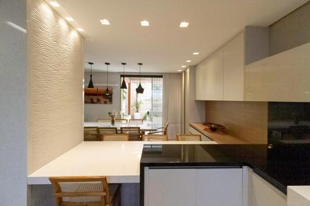 Casa à venda com 1000m², 4 quartos e 11 vagas Casa à venda com 1000m², 4 quartos e 11 vagasCozinha