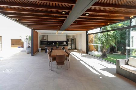 Casa à venda com 1000m², 4 quartos e 11 vagas Casa à venda com 1000m², 4 quartos e 11 vagasÁrea comum - Área gourmet