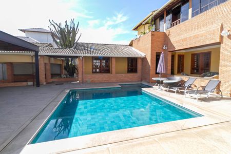 Casa à venda com 1000m², 4 quartos e 11 vagas Casa à venda com 1000m², 4 quartos e 11 vagasÁrea comum - Piscina