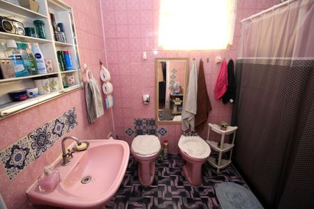 Casa à venda com 111m², 2 quartos e 2 vagasBanheiro