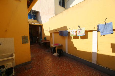 Casa à venda com 111m², 2 quartos e 2 vagasQuintal Fundos