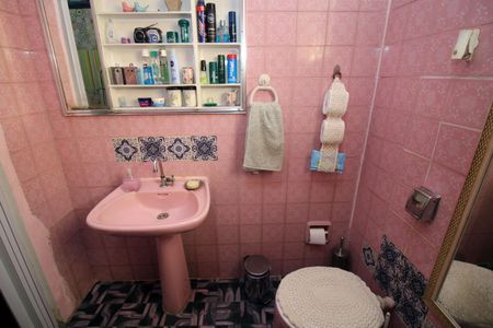 Casa à venda com 111m², 2 quartos e 2 vagasBanheiro