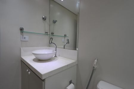 Apartamento à venda com 70m², 2 quartos e 2 vagasBanheiro da Suíte