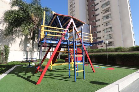 Apartamento à venda com 70m², 2 quartos e 2 vagasÁrea comum - Playground