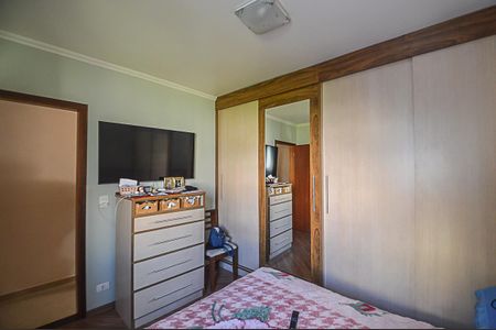 Casa à venda com 236m², 3 quartos e 2 vagasSuíte