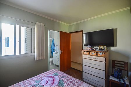 Casa à venda com 236m², 3 quartos e 2 vagasSuíte