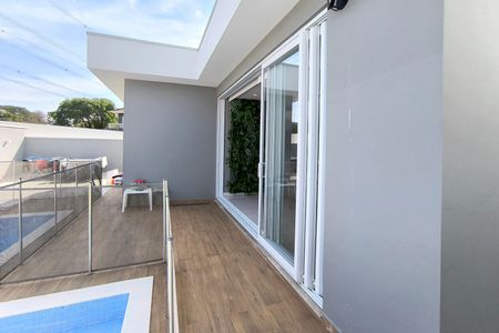 Casa de condomínio à venda com 490m², 3 quartos e 4 vagas Casa de condomínio à venda com 490m², 3 quartos e 4 vagasÁrea Externa