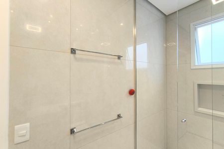 Casa de condomínio à venda com 490m², 3 quartos e 4 vagas Casa de condomínio à venda com 490m², 3 quartos e 4 vagasBanheiro da Suíte 1