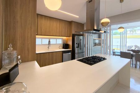 Casa de condomínio à venda com 490m², 3 quartos e 4 vagas Casa de condomínio à venda com 490m², 3 quartos e 4 vagasCozinha