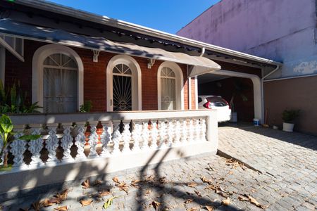 Casa à venda com 185m², 3 quartos e 4 vagas Casa à venda com 185m², 3 quartos e 4 vagasÁrea comum - Quintal