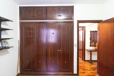 Casa à venda com 185m², 3 quartos e 4 vagas Casa à venda com 185m², 3 quartos e 4 vagasQuarto 02