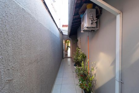 Casa à venda com 185m², 3 quartos e 4 vagas Casa à venda com 185m², 3 quartos e 4 vagasÁrea comum - Quintal