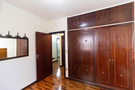 Casa à venda com 185m², 3 quartos e 4 vagas Casa à venda com 185m², 3 quartos e 4 vagasQuarto 01