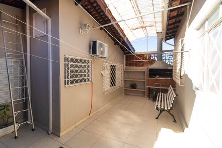 Casa à venda com 185m², 3 quartos e 4 vagas Casa à venda com 185m², 3 quartos e 4 vagasÁrea comum - Churrasqueira