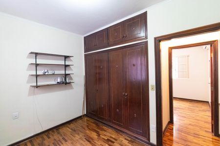 Casa à venda com 185m², 3 quartos e 4 vagas Casa à venda com 185m², 3 quartos e 4 vagasQuarto 02