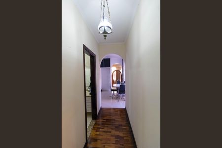 Casa à venda com 185m², 3 quartos e 4 vagas Casa à venda com 185m², 3 quartos e 4 vagasCorredor