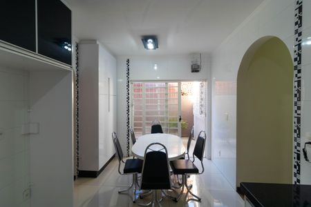 Casa à venda com 185m², 3 quartos e 4 vagas Casa à venda com 185m², 3 quartos e 4 vagasCozinha