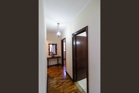 Casa à venda com 185m², 3 quartos e 4 vagas Casa à venda com 185m², 3 quartos e 4 vagasCorredor