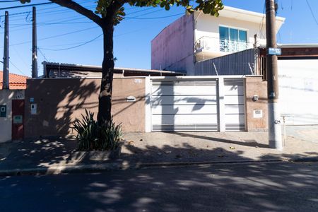 Casa à venda com 185m², 3 quartos e 4 vagas Casa à venda com 185m², 3 quartos e 4 vagasFachada