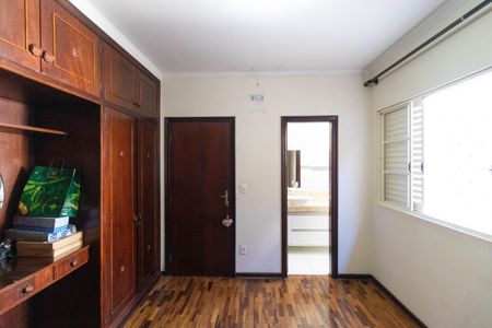 Casa à venda com 185m², 3 quartos e 4 vagas Casa à venda com 185m², 3 quartos e 4 vagasSuíte
