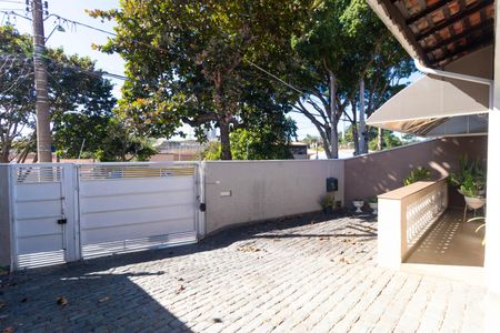 Casa à venda com 185m², 3 quartos e 4 vagas Casa à venda com 185m², 3 quartos e 4 vagasÁrea comum - Quintal