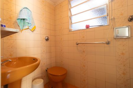 Casa à venda com 185m², 3 quartos e 4 vagas Casa à venda com 185m², 3 quartos e 4 vagasCasa 02 - Banheiro