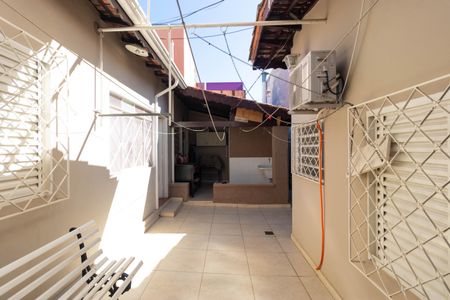 Casa à venda com 185m², 3 quartos e 4 vagas Casa à venda com 185m², 3 quartos e 4 vagasÁrea comum - Quintal