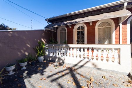 Casa à venda com 185m², 3 quartos e 4 vagas Casa à venda com 185m², 3 quartos e 4 vagasÁrea comum - Quintal