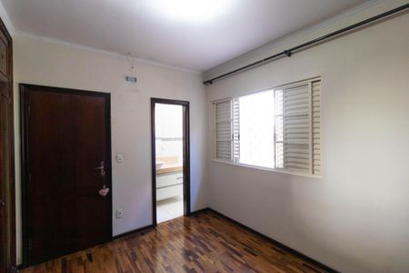 Casa à venda com 185m², 3 quartos e 4 vagas Casa à venda com 185m², 3 quartos e 4 vagasSuíte